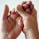 Tê tay, chớ xem thường!